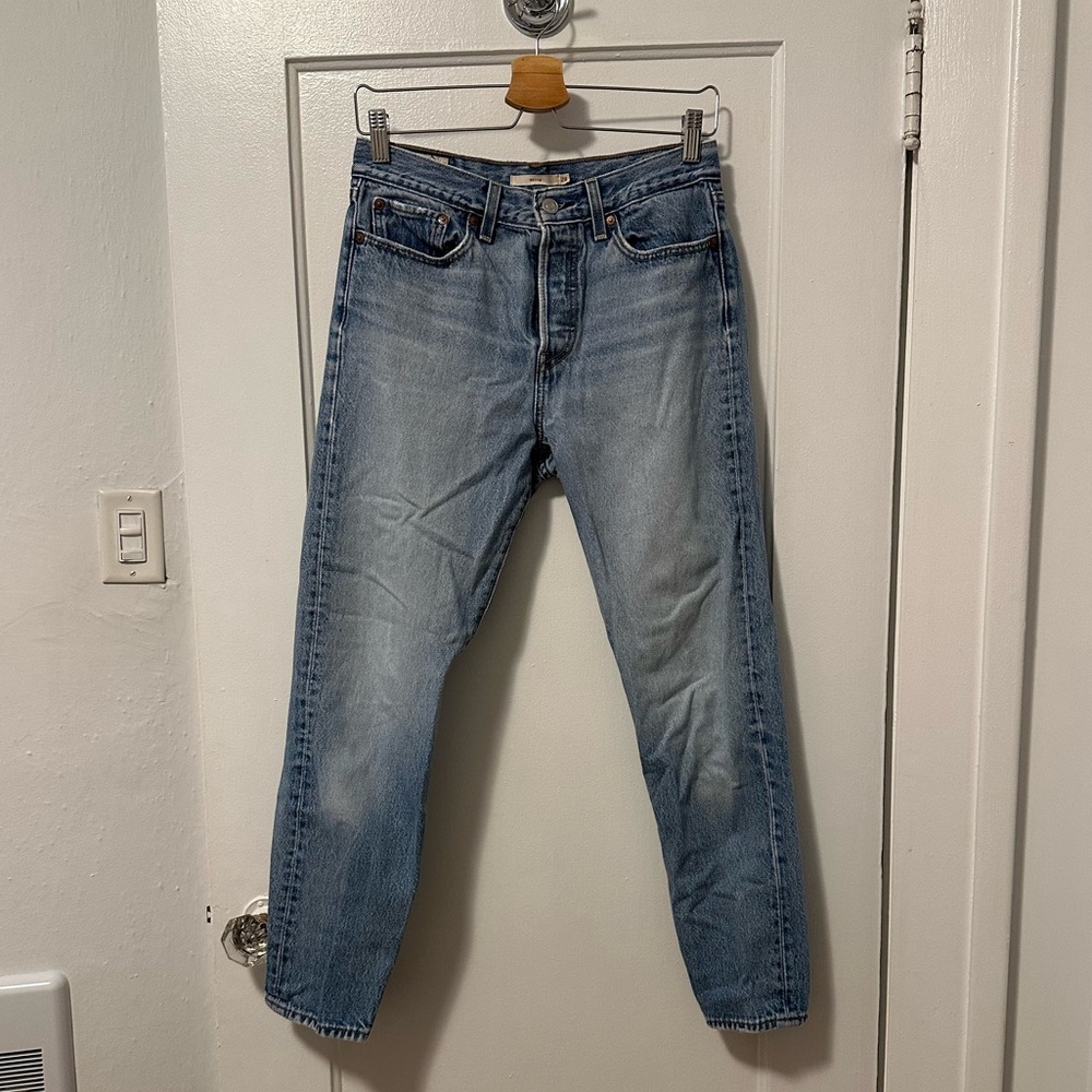 LEVIS Wedgie Jeans (Light Wash) - Size 28